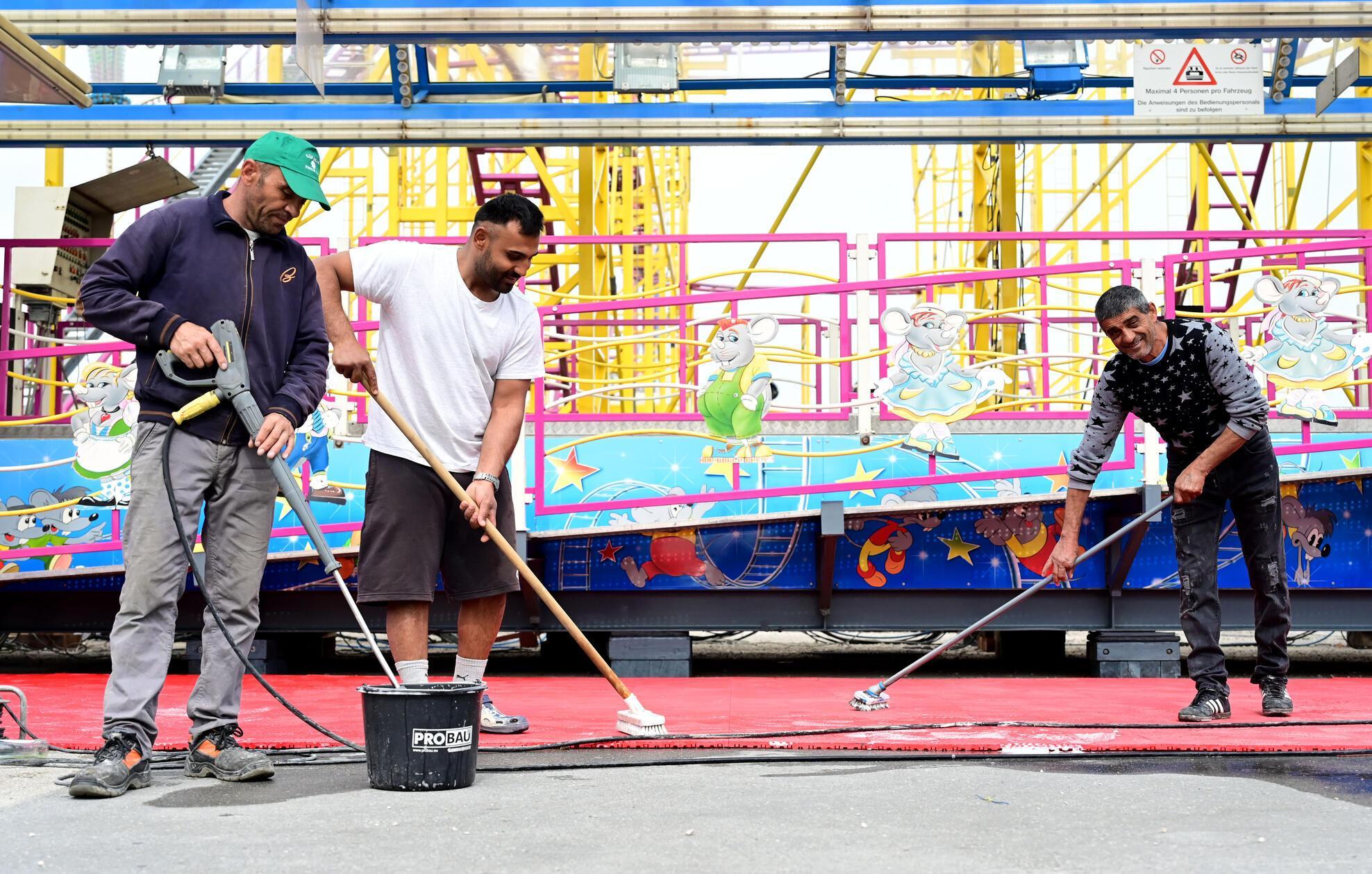 Vor dem Anstich, der am Karsamstag um 17 Uhr erfolgt, wird überall noch einmal sauber gemacht.