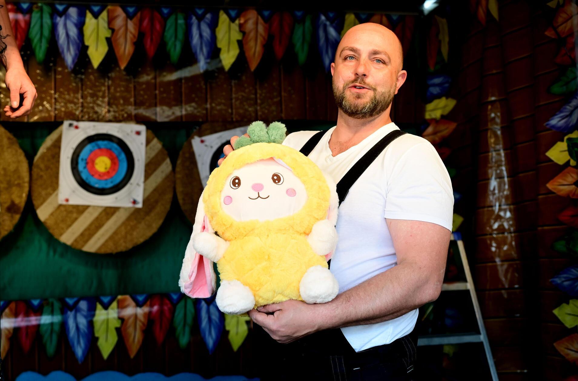 Vor allem die kleinen Besucher freuen sich auf die Preise an den verschiedenen Buden.