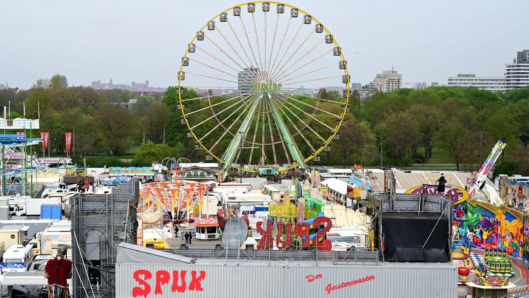 Das Riesenrad darf bei keinem Volksfest fehlen.