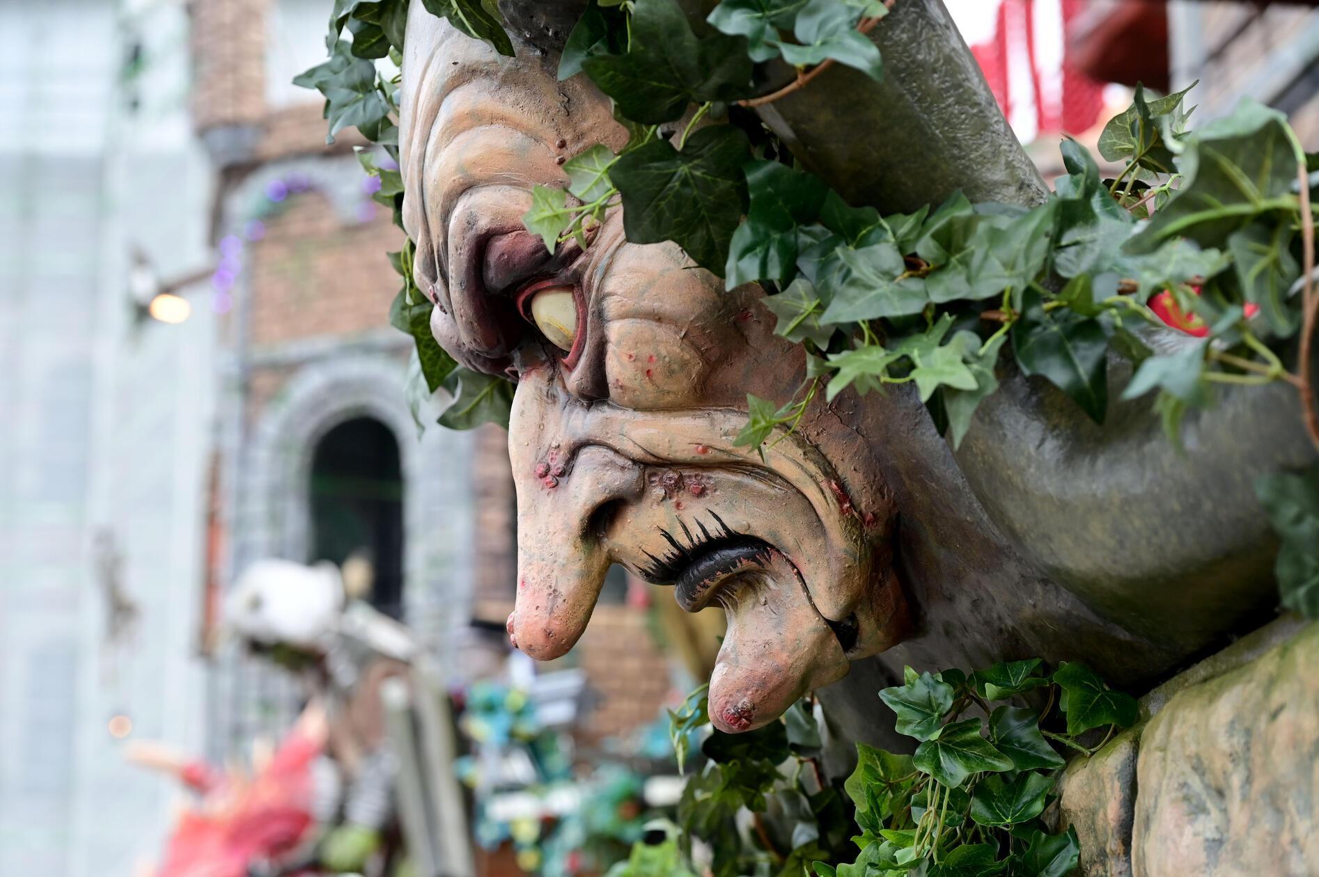 Schon von außen ist klar, dass es hier gruselig wird.