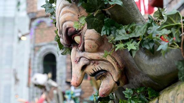 Schon von außen ist klar, dass es hier gruselig wird.