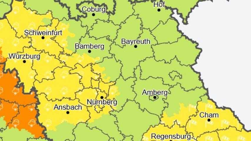 Die Warnkarte des DWD leuchtete am Donnerstagabend in vielen Teilen Frankens und der Oberpfalz gelb. Die Warnkarte des DWD leuchtete am Donnerstagabend in vielen Teilen Frankens und der Oberpfalz gelb.