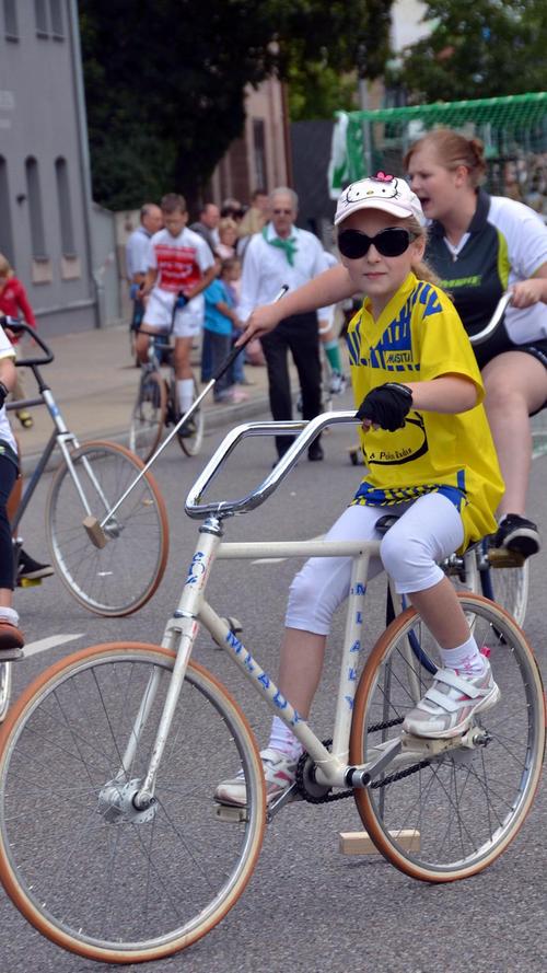 Mit ihren Fahrrädern waren die Mitglieder des Radpolo- und Radballvereins RMC Lohengrin unterwegs.