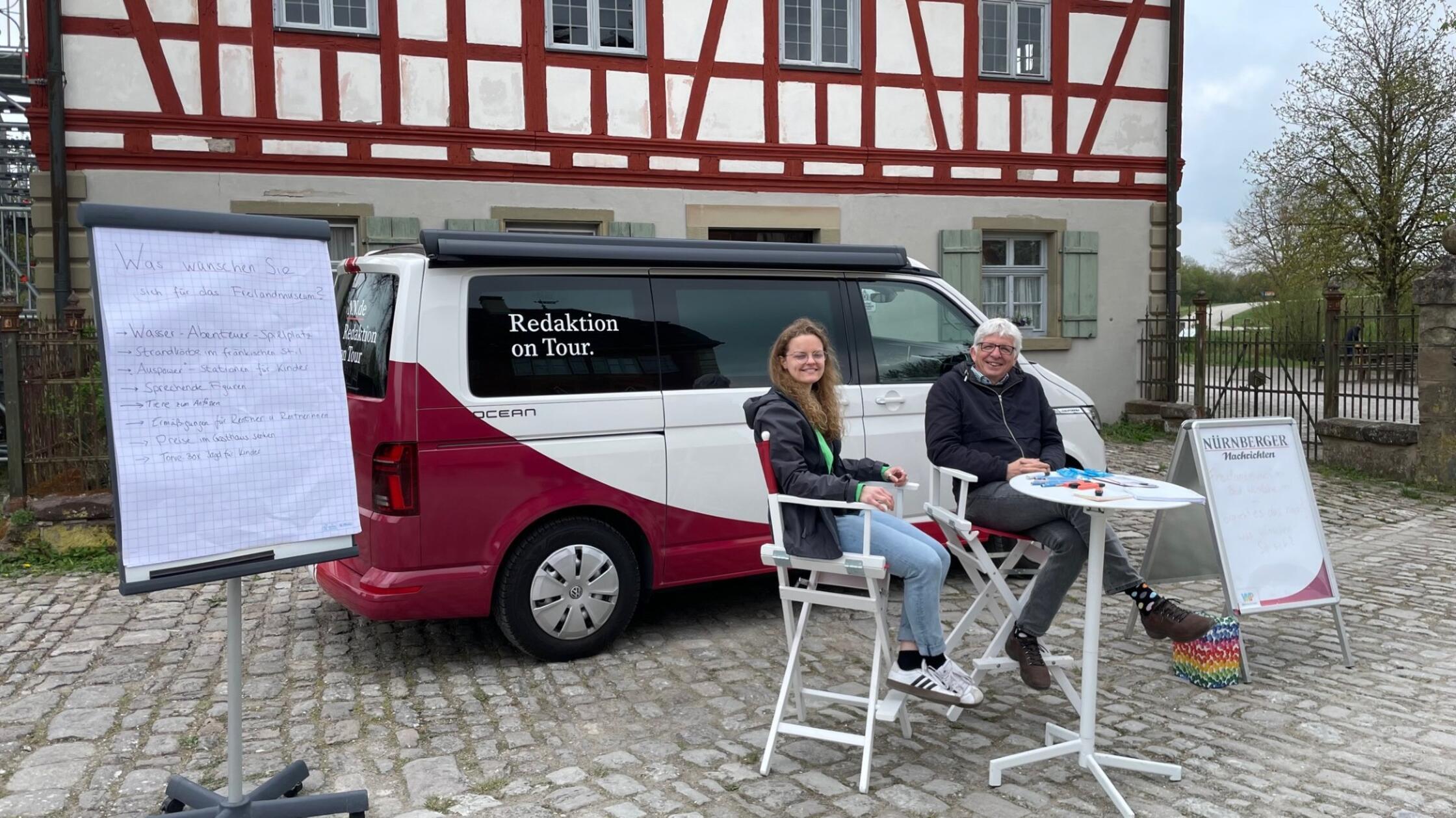 Am NN.de-Bus nahm der Museumschef höchstpersönlich, Herbert May, auf einem der Campingstühle Platz und beantwortete Fragen von Gästen sowie von NN.de-Reporterin Svenja Hentschel.