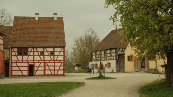 Dann werden sich Gäste und Vereinsmitglieder sicher auch den einen oder anderen Schluck des im historischen Brauhaus des Museums (rechts im Bild) gebrauten Bieres schmecken lassen.