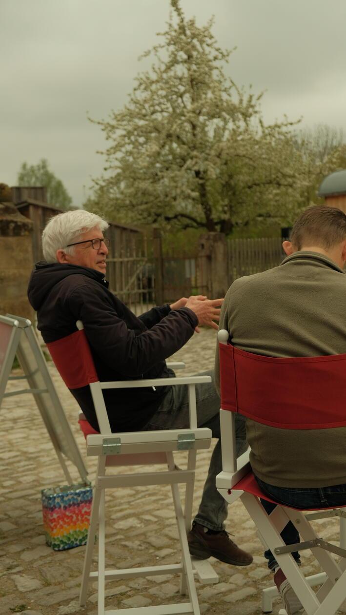 Dass ein Besuch des Freilandmuseums immer für eine außergewöhnliche Überraschung gut ist, wurde an diesem Nachmittag auch noch unter Beweis gestellt. Mitten ins Gespräch von NN.de-Westmittelfranken-Reporter Stefan Blank mit Freilandmuseums-Leiter Herbert May platzte einer der Museums-Restauratoren - mit einem sensationellen Sammlungsobjekt ...