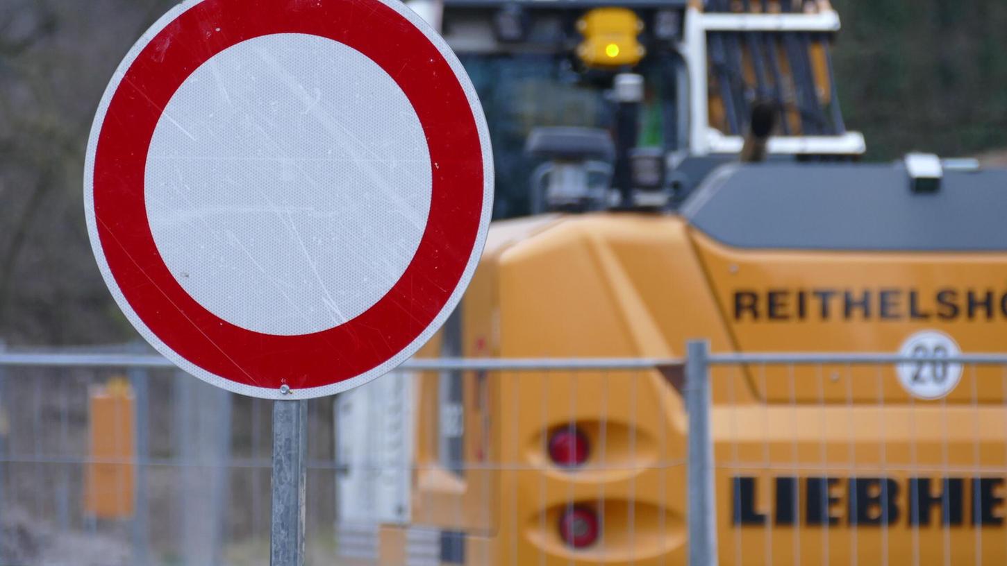 Die Pyrbaumer Straße in Postbauer-Heng ist nach Ostern für mehrere Wochen gesperrt. Die Pyrbaumer Straße in Postbauer-Heng ist nach Ostern für mehrere Wochen gesperrt.