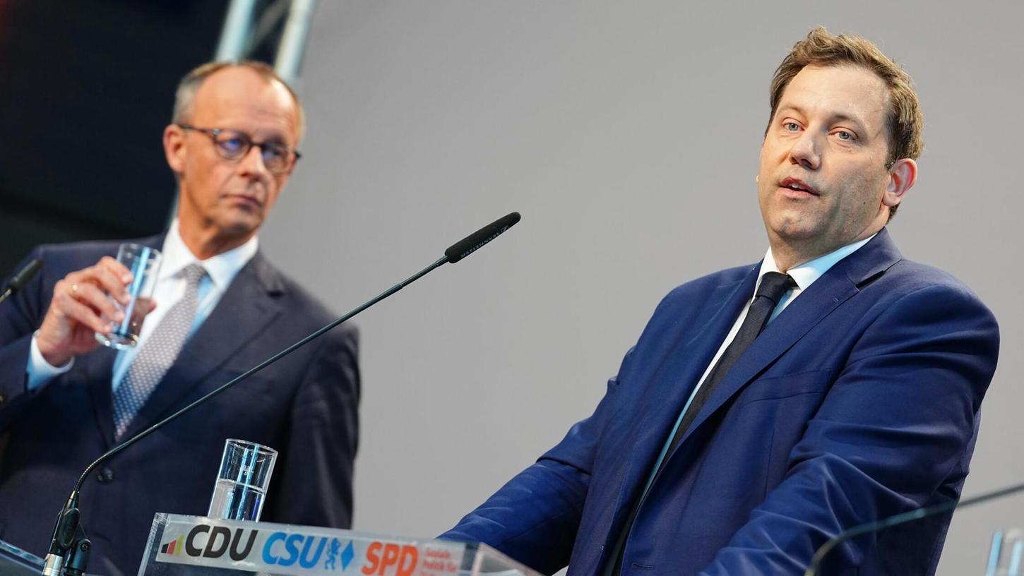 Dass die Einkommenssteuer für kleine und mittlere Einkommen unter Schwarz-Rot gesenkt wird, ist nicht 100-prozentig fix - ebenso wenig wie das Nein zu Steuererhöhungen, sagt nun auch SPD-Chef Lars Klingbeil. (Archivbild) Dass die Einkommenssteuer für kleine und mittlere Einkommen unter Schwarz-Rot gesenkt wird, ist nicht 100-prozentig fix - ebenso wenig wie das Nein zu Steuererhöhungen, sagt nun auch SPD-Chef Lars Klingbeil. (Archivbild)