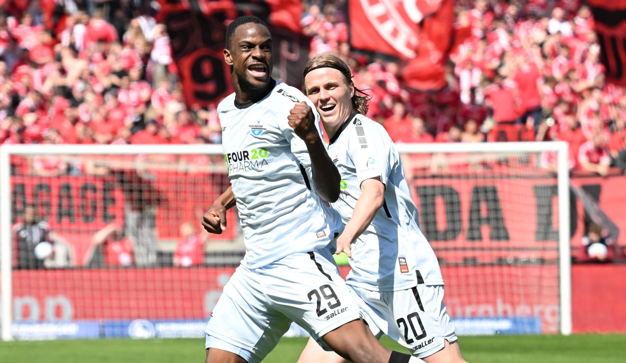 ...und trifft flach zur 1:2-Führung.