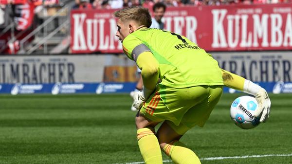 Unhaltbar ist der Schuss nicht, möglicherweise sieht FCN-Keeper Reichert den Ball erst spät.