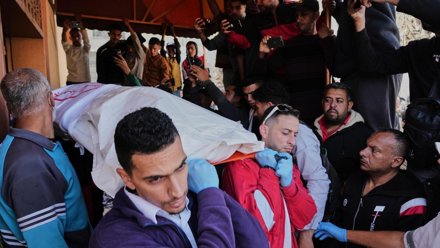 Knapp einen Monat nach der Tötung von 15 palästinensischen Rettungskräften räumt Israels Militär eigene Fehler ein. (Archivbild) Knapp einen Monat nach der Tötung von 15 palästinensischen Rettungskräften räumt Israels Militär eigene Fehler ein. (Archivbild)