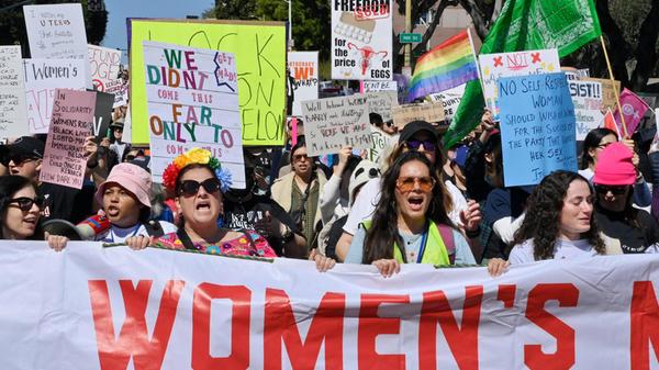 Thousands march to City Hall to commemorate Intern