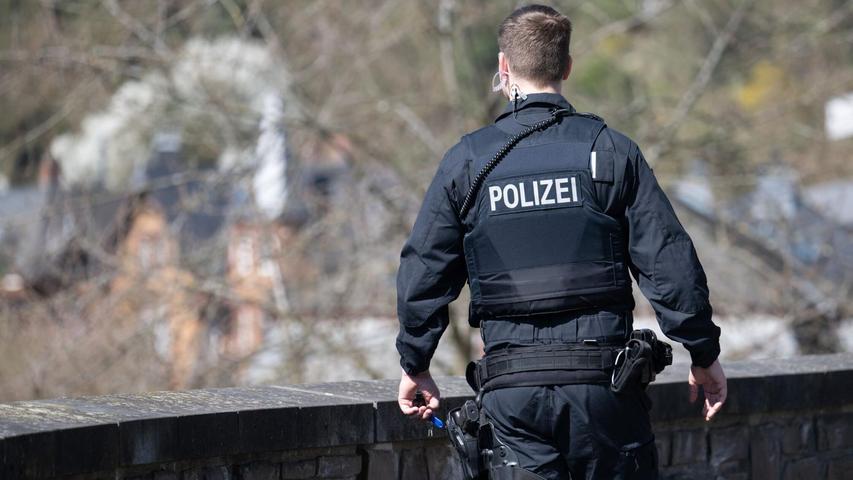 Wochenlang hatten zahlreiche Einsatzkräfte in Weilburg und Umgebung nach dem vermissten sechsjährigen Jungen gesucht. (Archivbild) Wochenlang hatten zahlreiche Einsatzkräfte in Weilburg und Umgebung nach dem vermissten sechsjährigen Jungen gesucht. (Archivbild)
