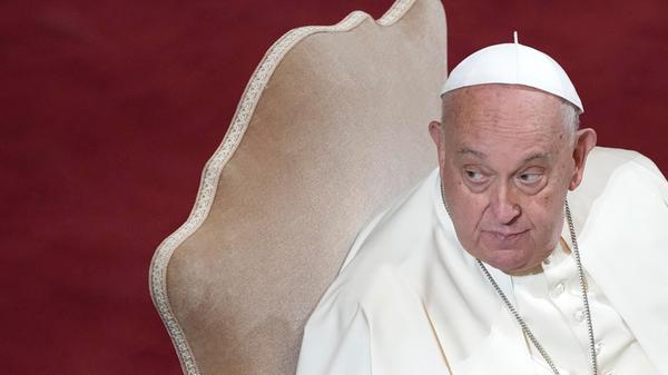 ARCHIV - 05.11.2024, Italien, Rom: Papst Franzisku