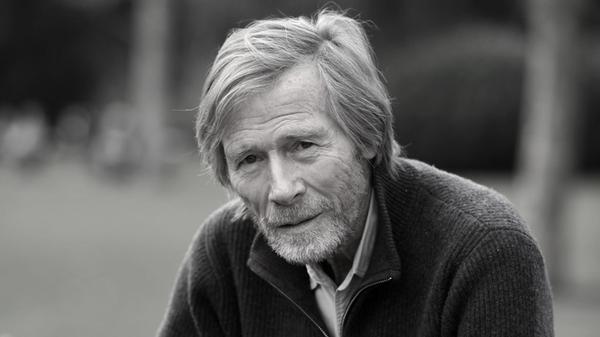 Als Horst aus der "Sesamstraße" hatten ihn unzählige Menschen im Herzen. Jetzt ist der Schauspieler Horst Janson im Januar 2025 im Alter von 89 Jahren verstorben. Vor vier Jahren, zu seinem 85. Geburtstag, veröffentlichte er seine Biografie "Der 85-Jährige, der morgens aufstand und immer noch jung war".