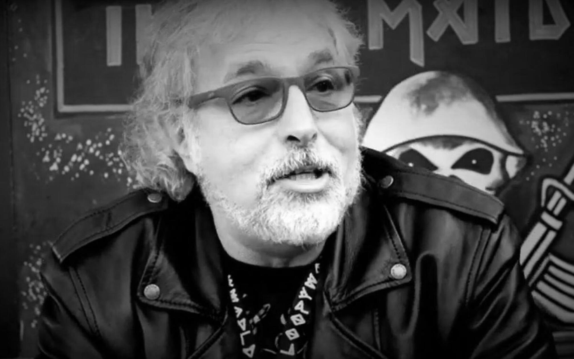 Für kurze Zeit war er Sänger von Iron Maiden, später feierte er Erfolge mit The Sweet: Paul Mario Day ist tot. Der britische Musiker verstarb am 29. Juli 2025 in seiner Wahlheimat Australien an einer Krebserkrankung. Day wirkte in verschiedenen Bands mit, auch zuletzt in Downunder.