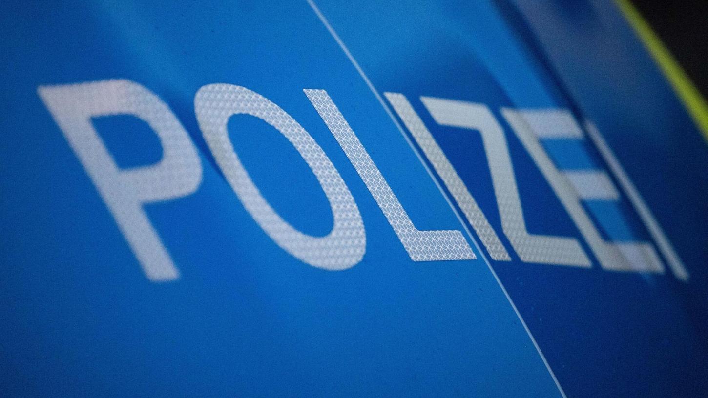 Unfallflucht ist kein Kavaliersdelikt. Die Polizei bittet um Hinweise auf die Täter. Unfallflucht ist kein Kavaliersdelikt. Die Polizei bittet um Hinweise auf die Täter.