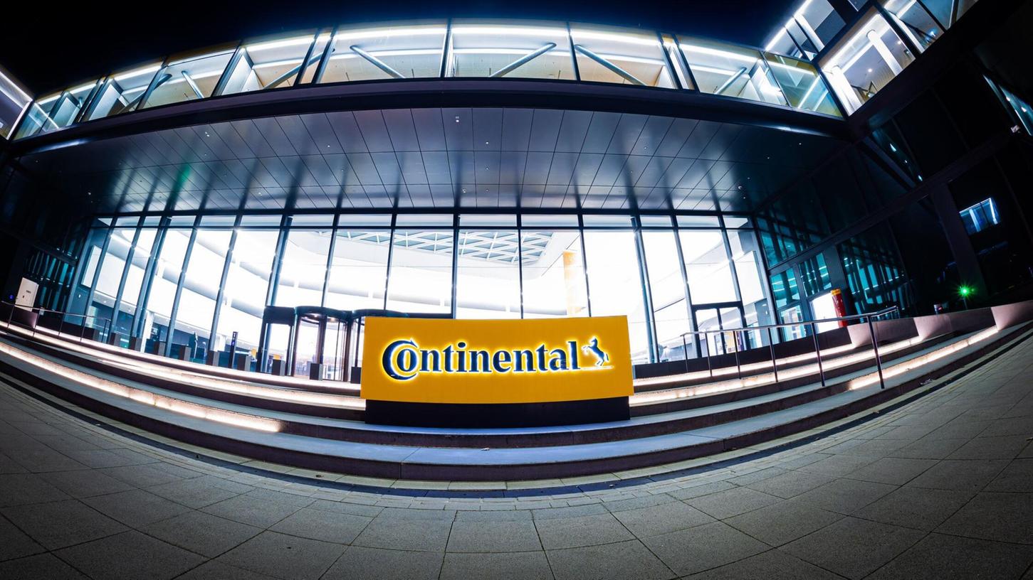 Das Logo der Continental AG vor der Unternehmenszentrale. Continental will seine schwächelnde Autozuliefersparte abspalten. Das Logo der Continental AG vor der Unternehmenszentrale. Continental will seine schwächelnde Autozuliefersparte abspalten.