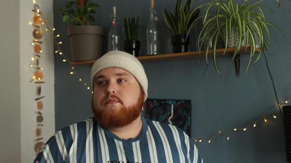 Der aus Gießen stammende Songwriter MilleniumKid vermischt in seinen Liedern Synthiepop mit New Wave und Indie-Rock. Am Mittwoch, 14. Mai, singt MilleniumKid seine deutschsprachigen Songs im E-Werk Saal in Erlangen. Beginn: 20 Uhr.