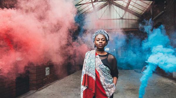 Die Nürnberger Künstlerin Ki'Luanda feiert die Veröffentlichung ihres Debütalbums "Rebirth" mit einem großen Konzert im Z-Bau. Am Freitag, 16. Mai, steht die Musikerin mit ihrer Band im Rücken auf der Bühne im Saal. Einlass: 18.30 Uhr.