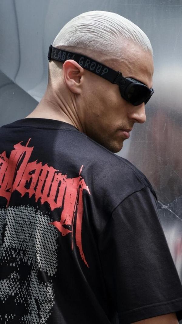 Aus Berlin-Neukölln stammt DJ Somewhen. Der frühere Berghain-Resident, der sich mittlerweile im Hardtrance-Fach tummelt, bespielt am Freitag, 23. Mai, den Z-Bau Saal. Somewhens Auftritt findet im Rahmen der Fever Dream Party statt. Beginn: 22 Uhr.