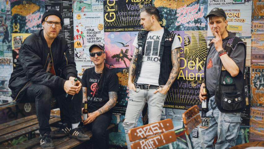Die Punk-Band Alarmsignal steht bereits seit 25 Jahren auf den Bühnen des Landes. Die Punk-Band Alarmsignal steht bereits seit 25 Jahren auf den Bühnen des Landes.