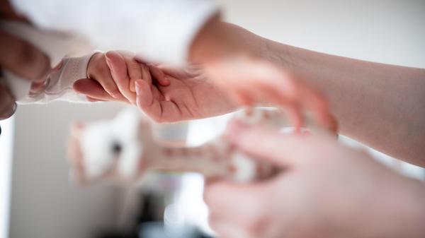 Mutter Anna Warren spricht über die Schattenseiten