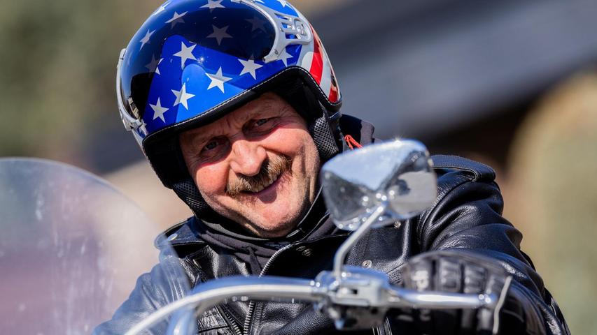 Auch im Alter ist Peter Neururer noch begeister Harley-Fahrer. Auch im Alter ist Peter Neururer noch begeister Harley-Fahrer.