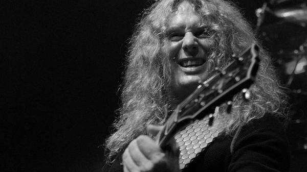 Mit John Sykes ist eine waschechte Gitarrenlegende von uns gegangen: Er erlag am 20. Januar einer Krebserkrankung. Der 65-Jährige war eine prägende Figur der britischen Hard-Rock-Szene und war zeitweise unter anderem Mitglied bei Whitesnake und Thin Lizzy.