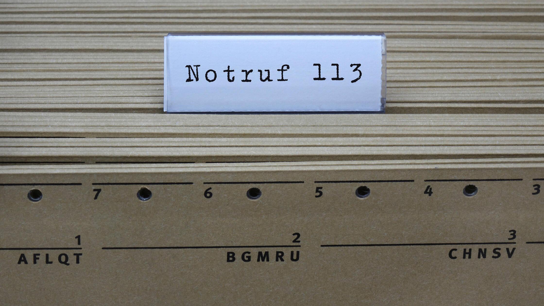Hängeregister und Notruf 113 Hängeregister und Not