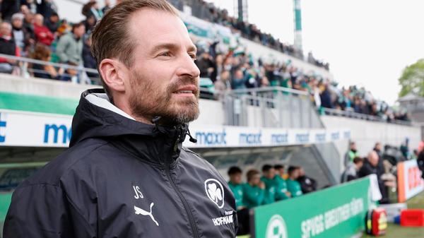 Jan Siewert nimmt insgesamt vier Änderungen an der Startelf vor: Niko Gießelmann, Simon Asta, Jomaine Consbruch und Marco Meyerhöfer rotieren in die Startelf. Das Quartett ersetzt den erkrankten Luca Itter, den gesperrten Maximilian Dietz sowie Felix Klaus und Roberto Massimo, die diesmal zu den Ersatzspielern zählen.