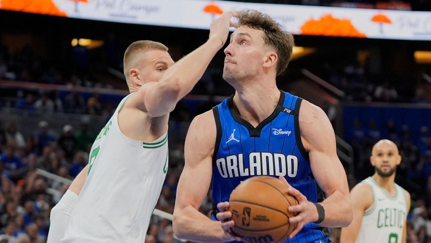 Franz Wagner (rechts) führte die Orlando Magic mit 32 Punkten zum Sieg gegen die Boston Celtics. Franz Wagner (rechts) führte die Orlando Magic mit 32 Punkten zum Sieg gegen die Boston Celtics.