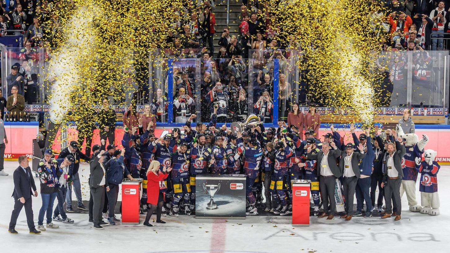 Die Eisbären Berlin feiern ihren elften Meistertitel in der DEL. Die Eisbären Berlin feiern ihren elften Meistertitel in der DEL.