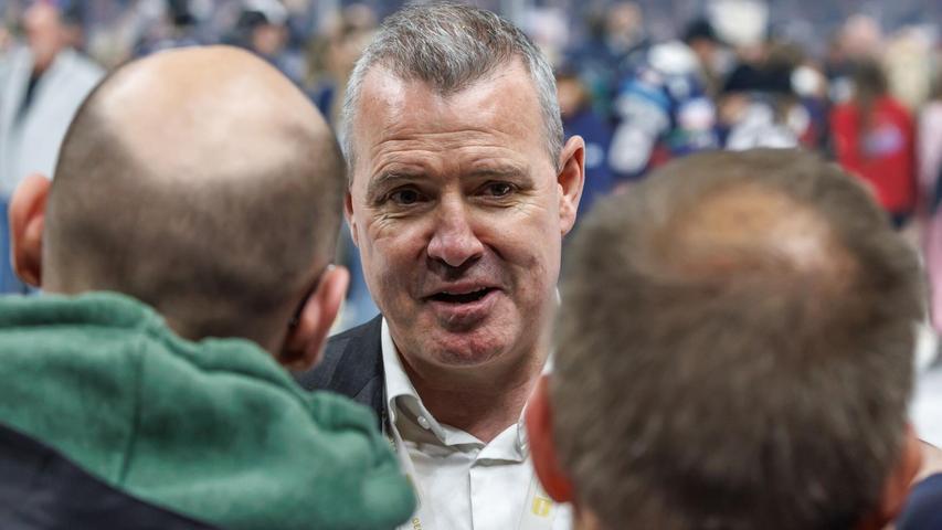 Meistertrainer Serge Aubin wird nach dem Erfolg mit Lob überschüttet. Meistertrainer Serge Aubin wird nach dem Erfolg mit Lob überschüttet.
