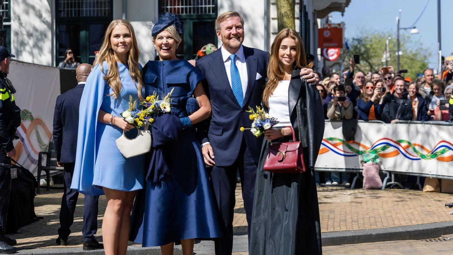 Prinzessin Amalia, Königin Maxima, König Willem-Alexander und Prinzessin Alexia feiern in Doetinchem. Prinzessin Amalia, Königin Maxima, König Willem-Alexander und Prinzessin Alexia feiern in Doetinchem.