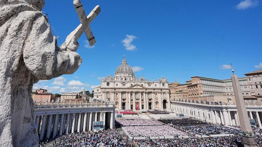 Hunderttausende wohnten der Trauerfeier von Papst Franziskus bei. Hunderttausende wohnten der Trauerfeier von Papst Franziskus bei.