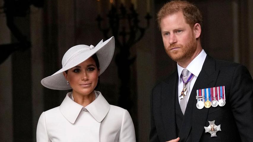 Viel zu lachen haben Harry und Meghan beim Blick in die Schlagzeilen in England nicht. (Archivbild) Viel zu lachen haben Harry und Meghan beim Blick in die Schlagzeilen in England nicht. (Archivbild)