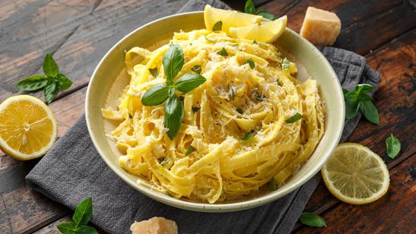 Pasta al Limone, Lemon with basil and parmesan che
