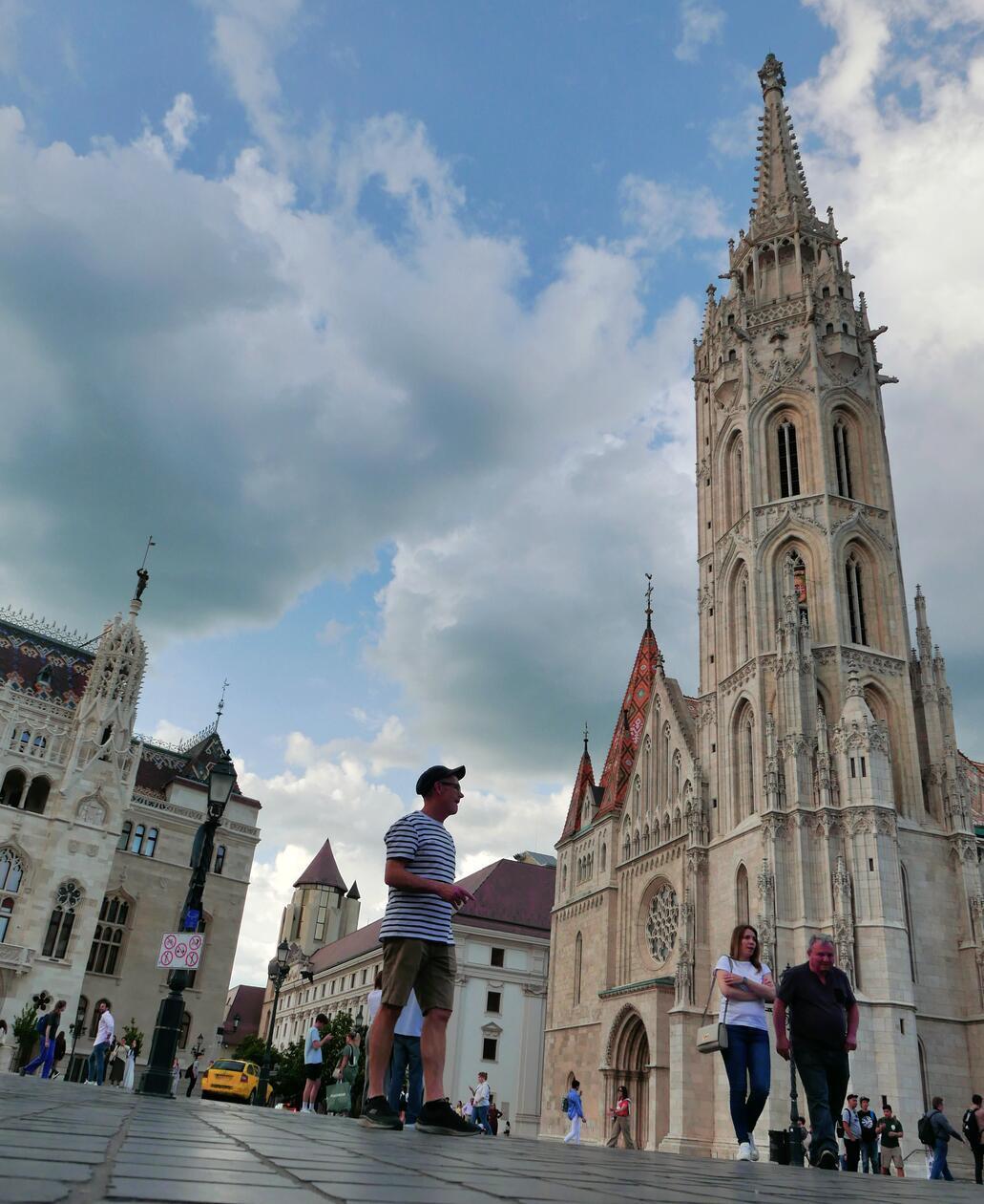Die Matthias-Kirche neben der Fischerbastei.