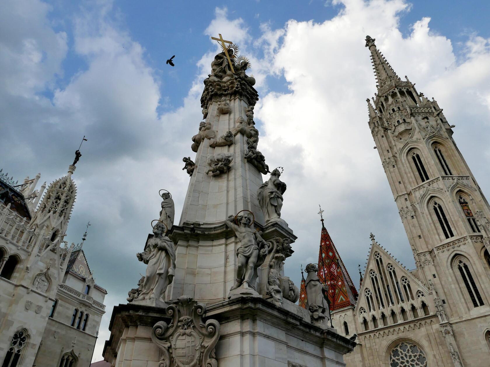 Die Matthias-Kirche neben der Fischerbastei.