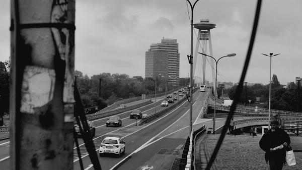 Nächste Station ist die slowakische Hauptstadt Bratislava - hier eine bewusst fotografierte, weniger fotogene Ecke. Doch die Stadt ist wunderschön.