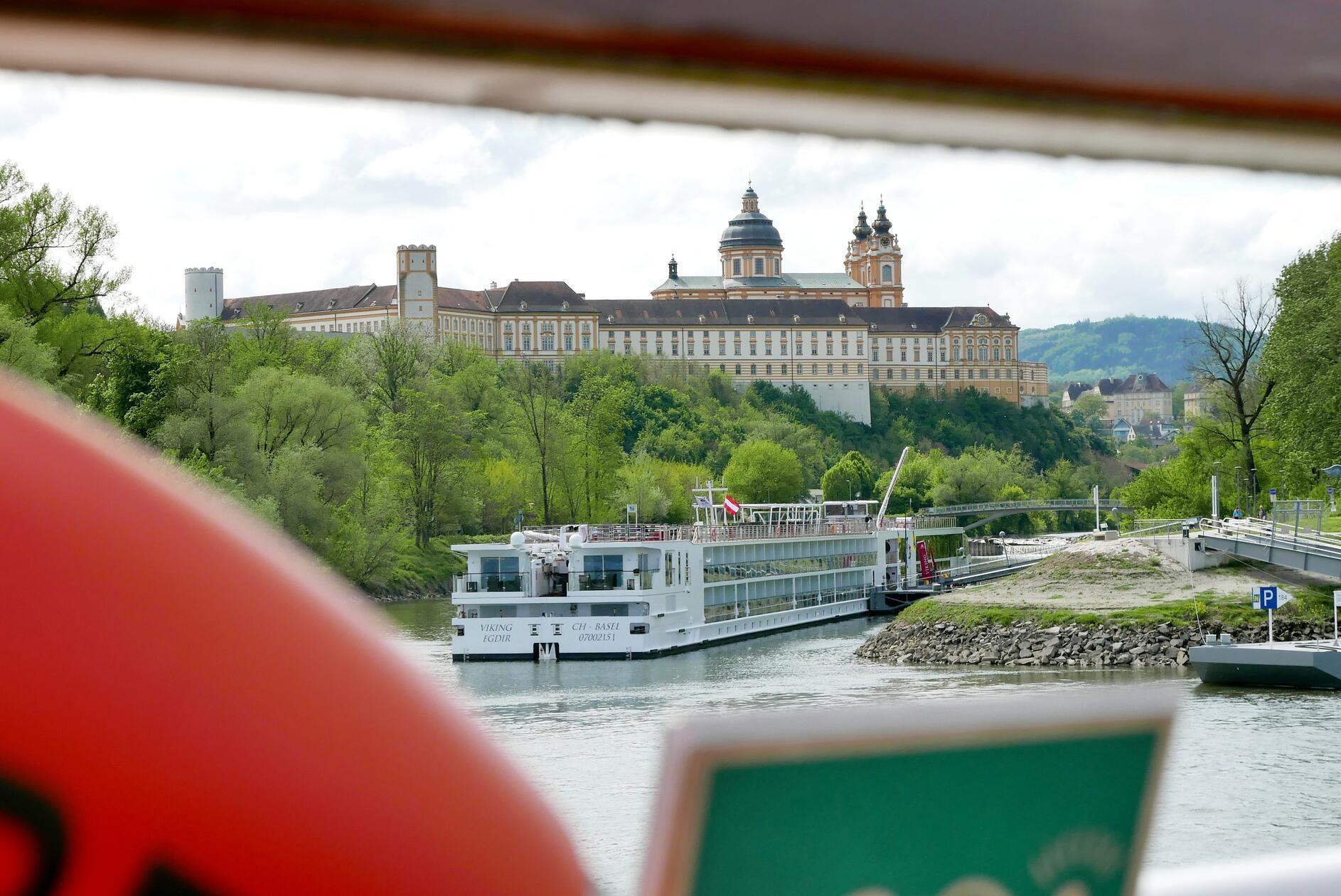 Stift Melk am Rand der Wachau.
