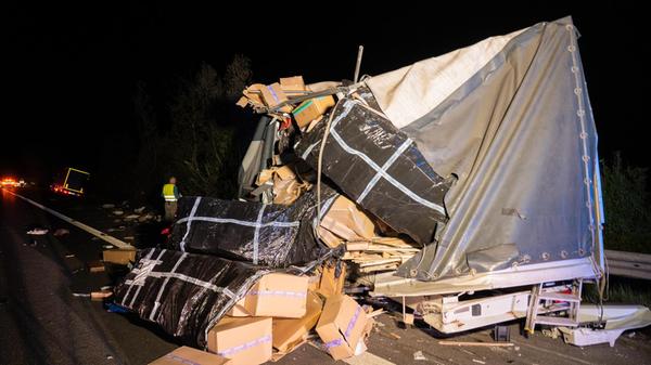 In der Nacht von Montag auf Dienstag ereignete sich ein schwerer Verkehrsunfall auf der A70 zwischen den Anschlussstellen Bamberg-Hafen und Viereth-Trunstadt in Fahrtrichtung Schweinfurt.