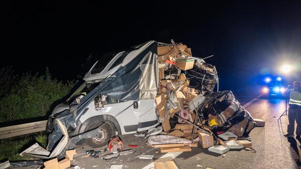Wie durch ein Wunder wurde nach derzeitigem Stand keiner der Unfallbeteiligten verletzt.