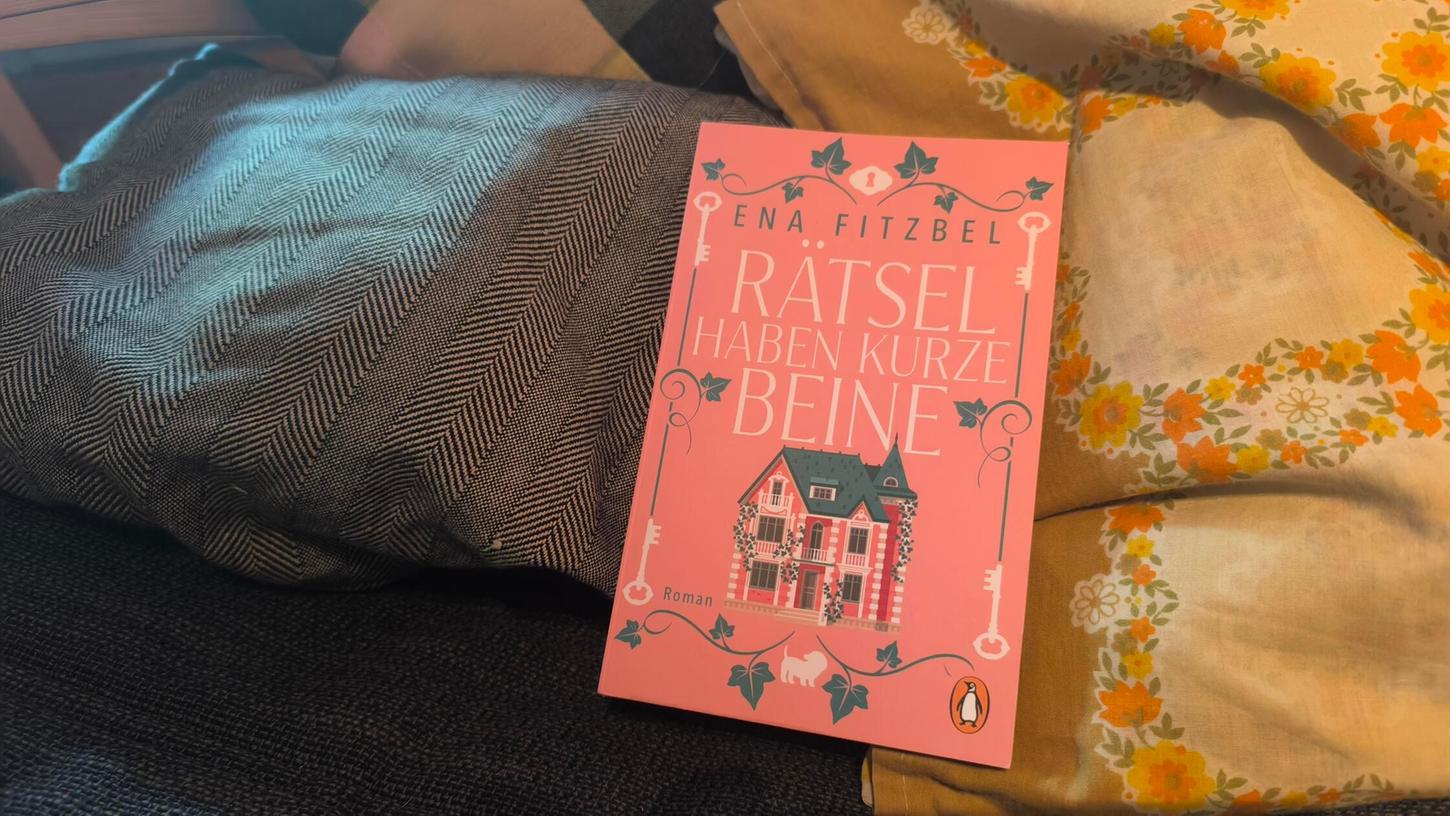 „Rätsel haben kurze Beine“ von Ena Fitzbel „Rätsel haben kurze Beine“ von Ena Fitzbel