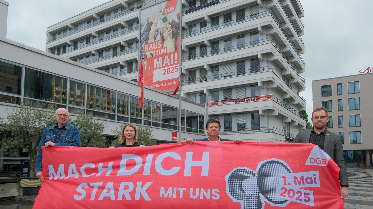 „Mach dich stark mit uns“: Das Team des DGB Nürnberg präsentiert das Motto für den Mai-Feiertag 2025. „Mach dich stark mit uns“: Das Team des DGB Nürnberg präsentiert das Motto für den Mai-Feiertag 2025.