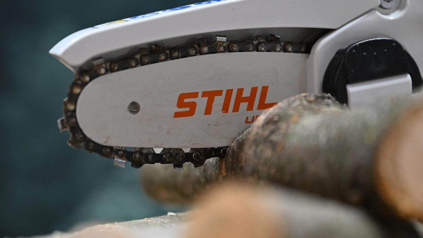 Wegen der schwierigen Marktlage sollen bei Stihl weltweit Hunderte Stellen wegfallen. (Archivbild) Wegen der schwierigen Marktlage sollen bei Stihl weltweit Hunderte Stellen wegfallen. (Archivbild)