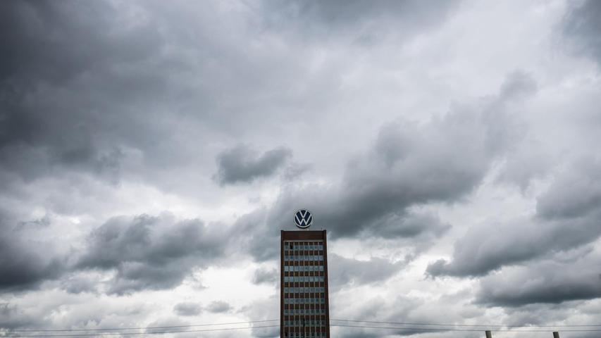 Unterm Strich war der VW-Konzerngewinn im ersten Quartal um 41 Prozent eingebrochen. (Archivbild) Unterm Strich war der VW-Konzerngewinn im ersten Quartal um 41 Prozent eingebrochen. (Archivbild)