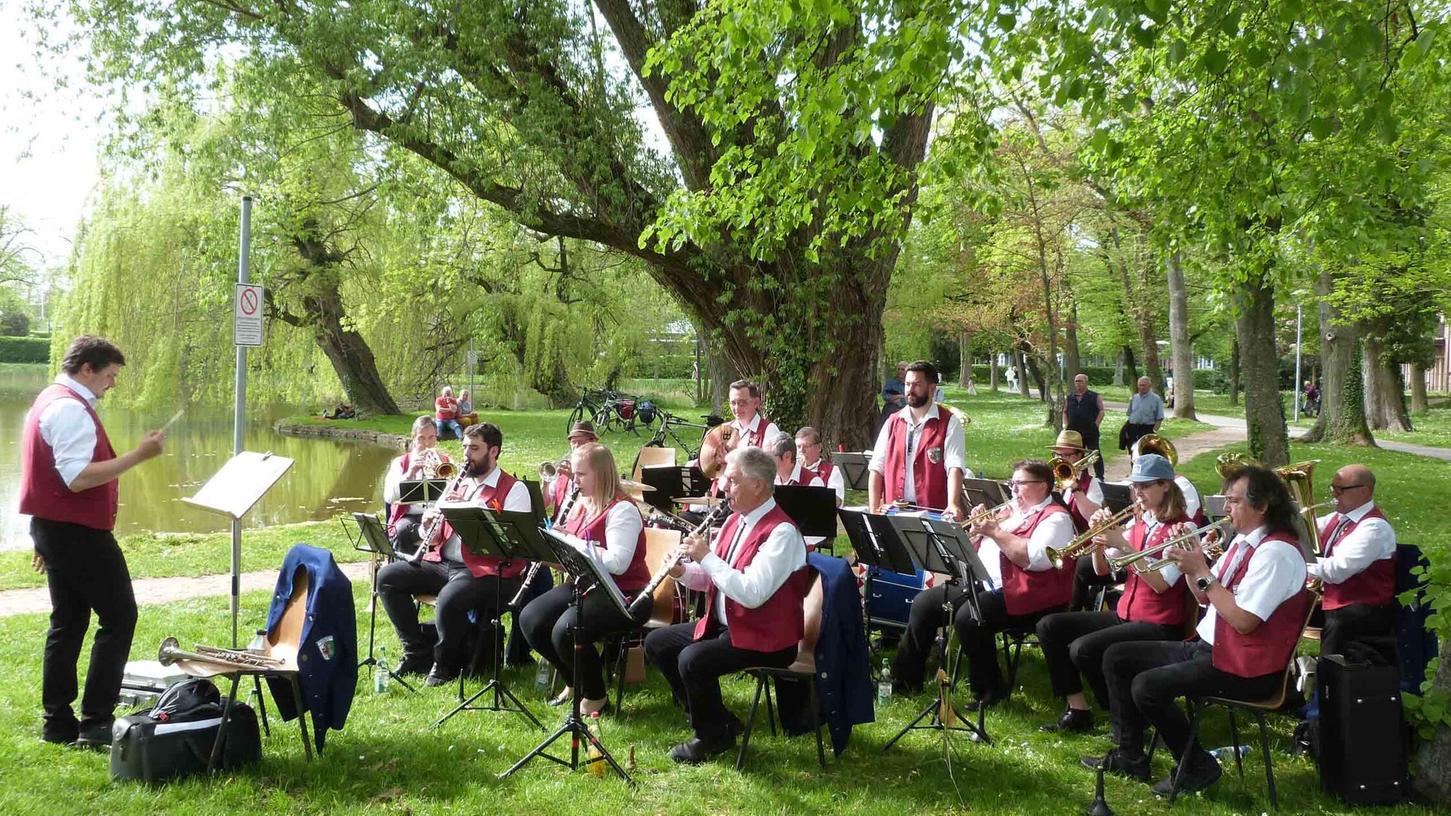 In der Bleichanlage beginnt beim Frühlingsfest die beliebte Reihe der Promenadenkonzerte mit dem Musikverein Diespeck. In der Bleichanlage beginnt beim Frühlingsfest die beliebte Reihe der Promenadenkonzerte mit dem Musikverein Diespeck.