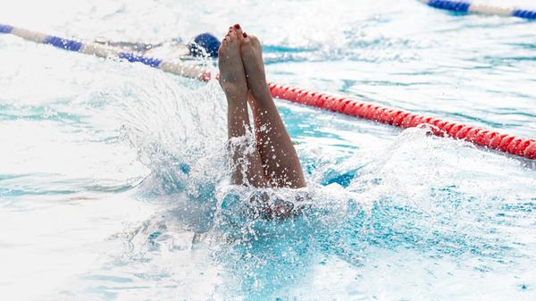 ARCHIV - 21.05.2021, Bayern, München: Eine Frau sp